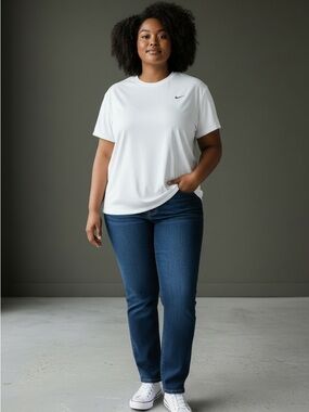 NIKE DRI- FIT WOMEN’s T- SHIRT